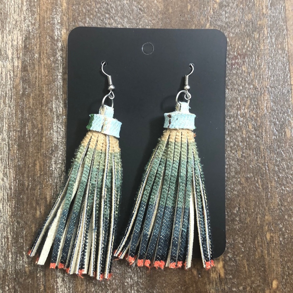 🔥NWT L&B Rodeo Serape Tassel Earrings